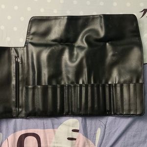 Foldable makeup brush holder